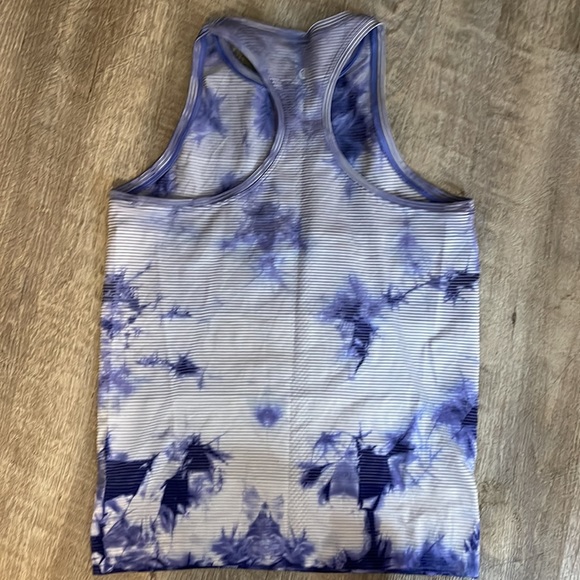 BNWOT Lululemon blue and white tank top - Picture 3 of 4